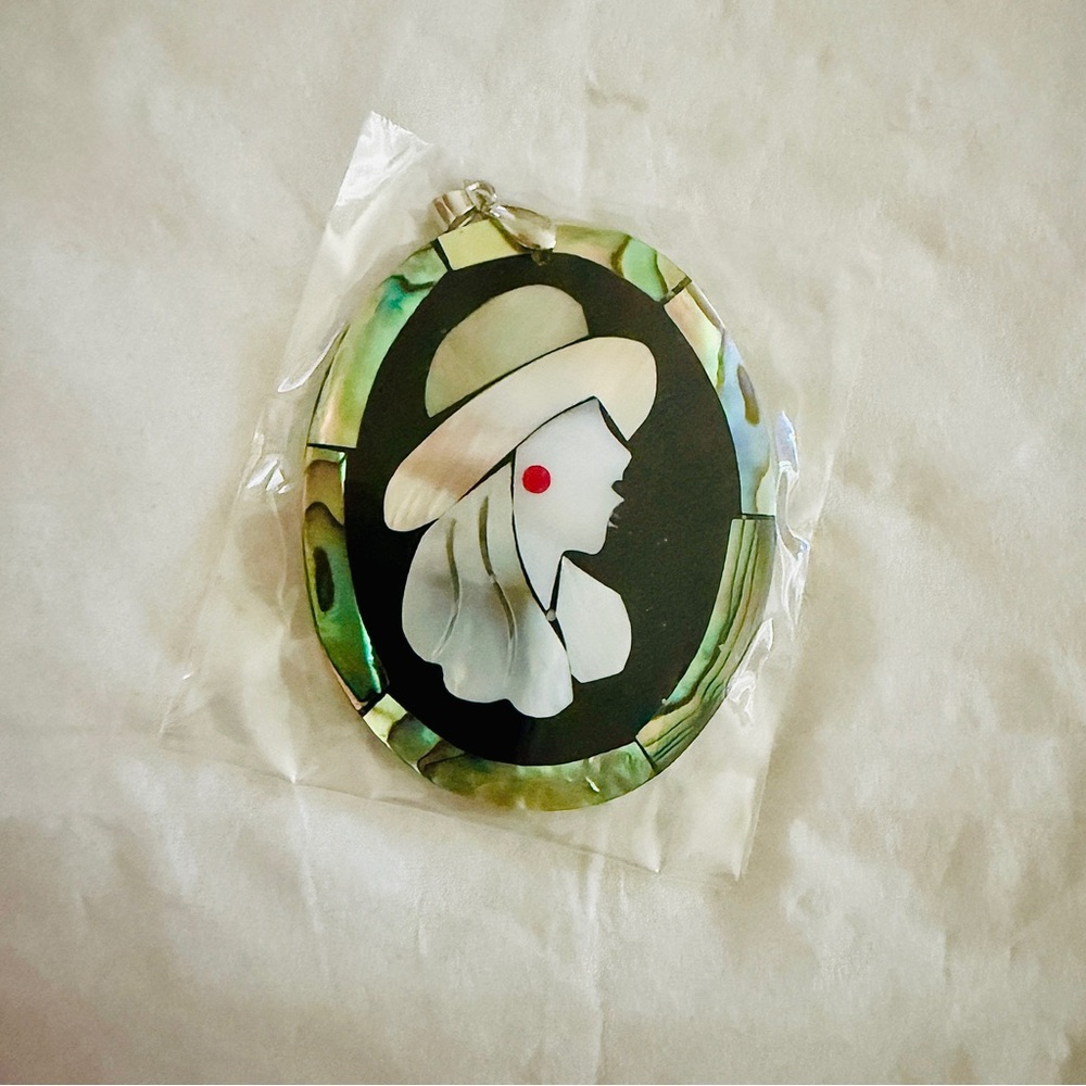 Silhouette Abalone Pendant - Picture 3 of 5